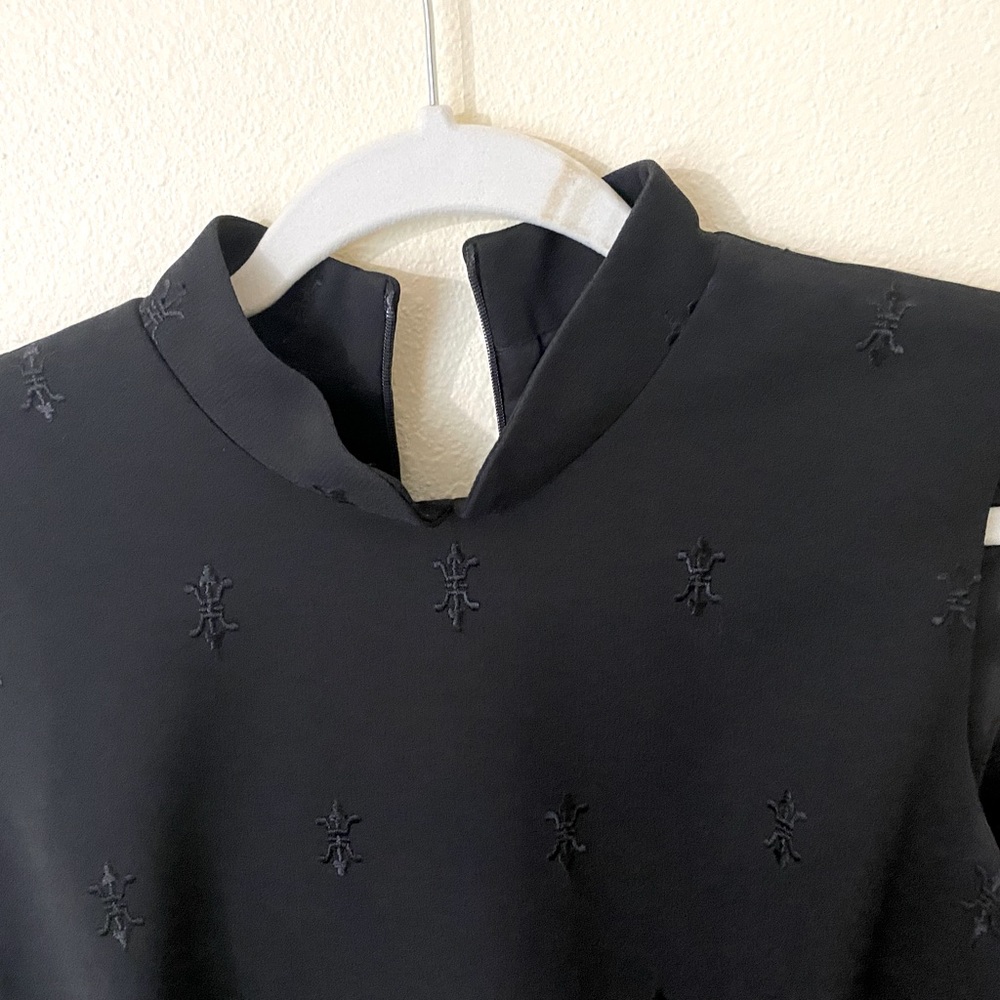 Beautiful vintage Asian inspired dress by Shelli Segal for Laundry.